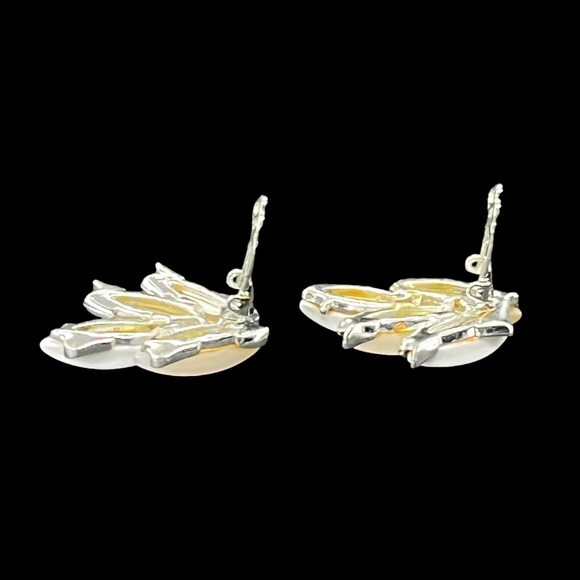 Vintage Climber Clip On Earrings Opaque White Pearly Thermoset Silver Setting - Picture 10 of 10